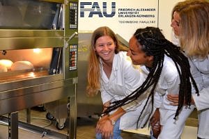 Towards entry "Engineers at FAU develop new baking method for improved energy efficiency in ovens"