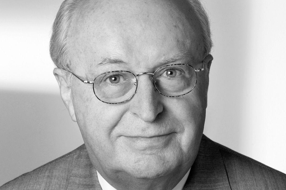 Portrait photo of Professor Seitzer