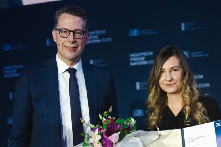 Dr. Zoya Hadzhieva receives the Hightech Award Bavaria in the graduate category