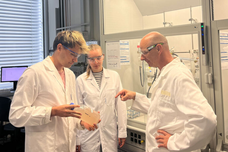 From single PFAS molecules to microplastics